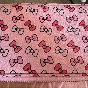 Authentic Stoney Colver Ln♥️Hello Kitty CollectionTextured Open Top Mirror Pouch